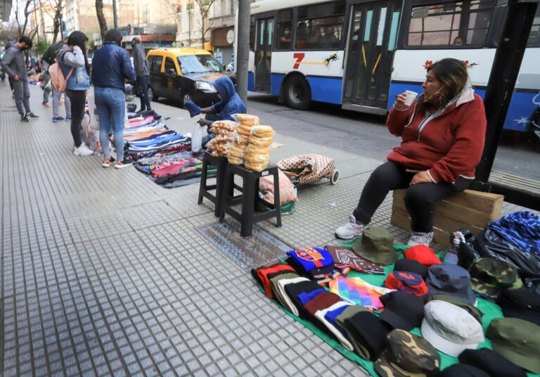 La venta ilegal en las calles se reduce un 22,8%: Alimentos y bebidas continúan liderando