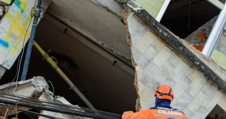 Colombia enfrenta una tragedia: Terremoto deja casi 300 muertos y miles de afectados