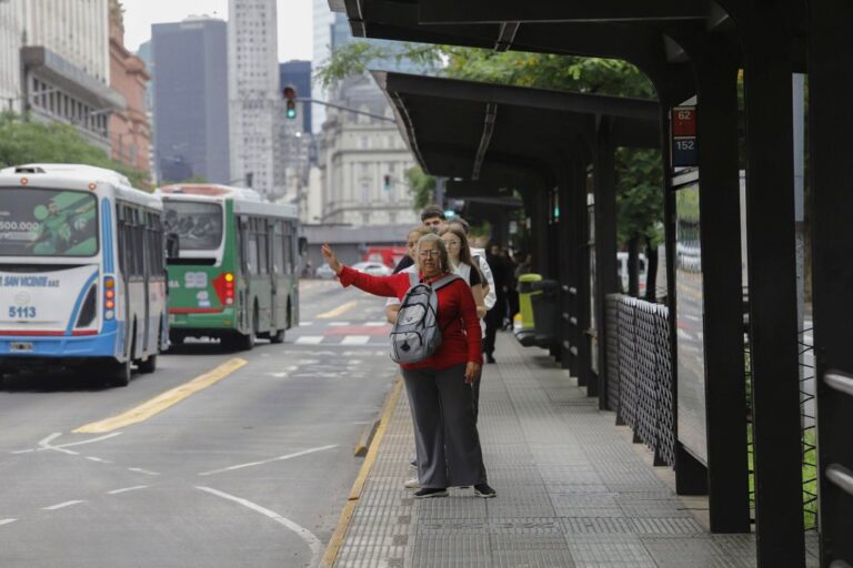 Crisis en el Transporte: Colectivos del AMBA Pierden 28 Millones de Viajes en un Año