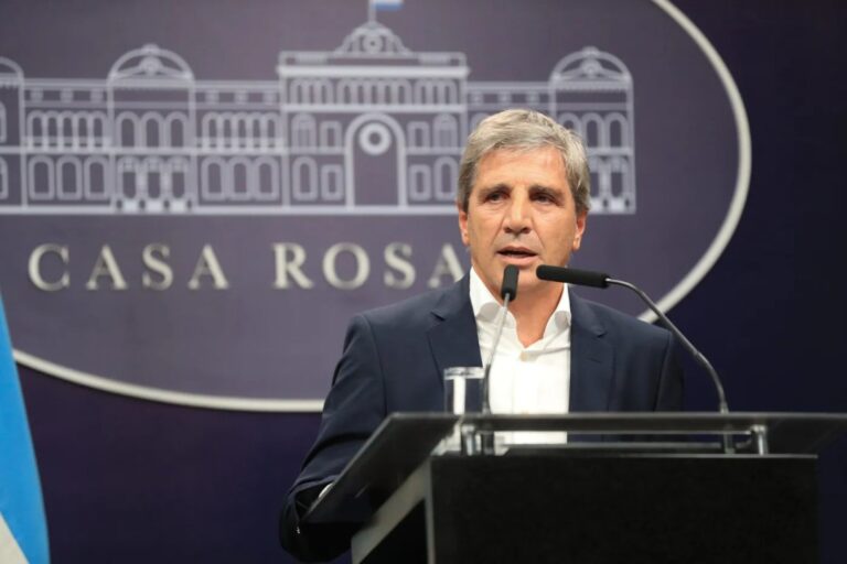 El Gobierno Retiene US$ 3.000 Millones de Fondos para Infraestructura