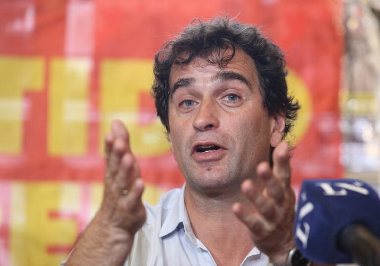Denuncian a Javier Milei por Presunto Macartismo en Discurso Escolar