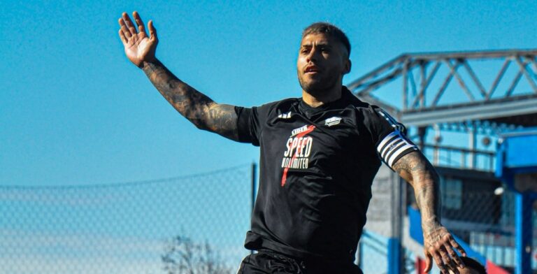 Deportivo Riestra Sorprende con Victoria ante Estudiantes en el Clausura