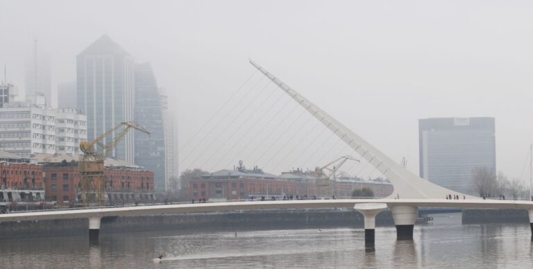 Lluvias y Frescor: El Pronóstico del Clima para Este Lunes en el AMBA