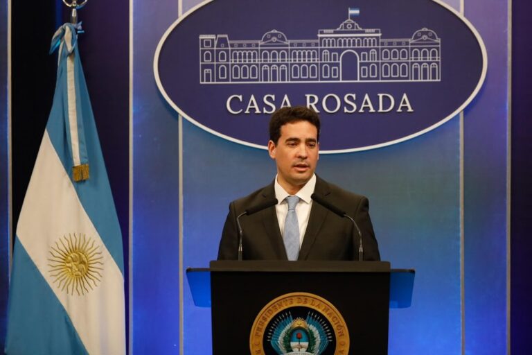 El Gobierno implementará sanciones a trabajadores portuarios tras paro