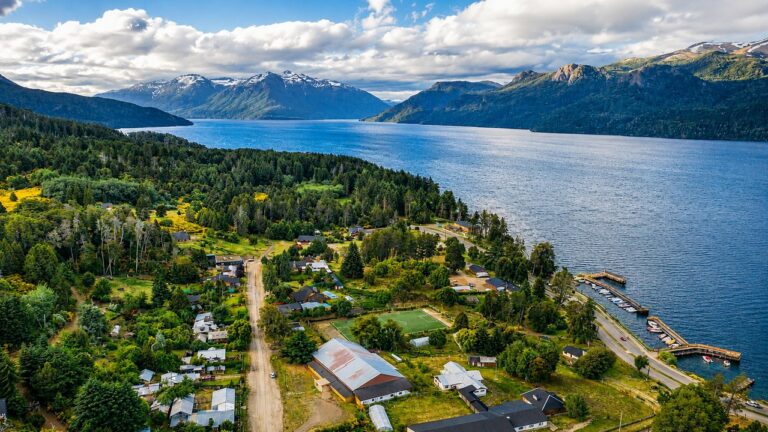 Villa Traful: El Escondido Paraíso Patagónico Atrae Miles de Turistas Cada Fin de Semana