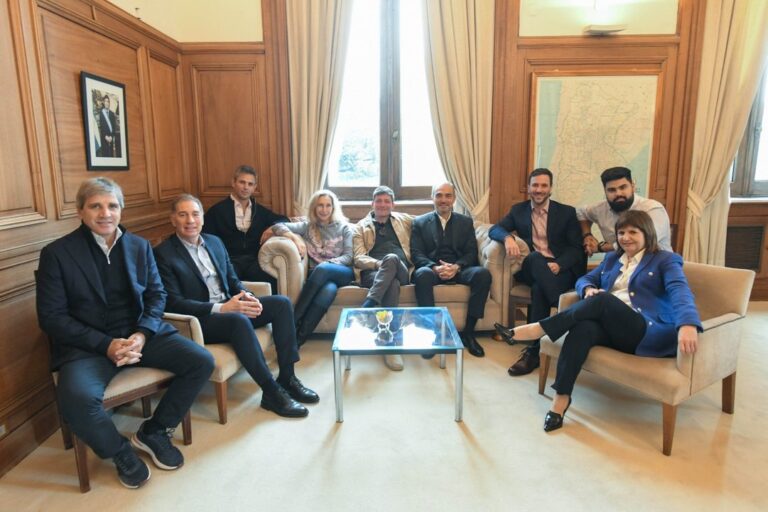 La Mesa Política del Gobierno Avanza en la Ley de Tierras