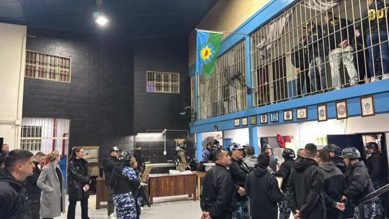 Escándalo en la Unidad 31: Denuncian que ‘La Comitiva’ utiliza candados falsos
