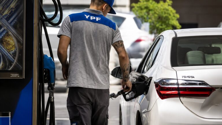 Aumento de Combustibles: Más del 550% en la Gestión de Milei Deteriora Salaries