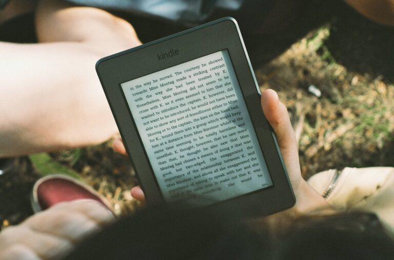¿Son las IA los nuevos autores favoritos? Estudio revela la preferencia por relatos generados por inteligencia artificial