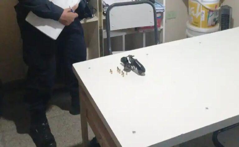 Inquietud en Tucumán: Alumna de 12 años lleva un arma a la escuela