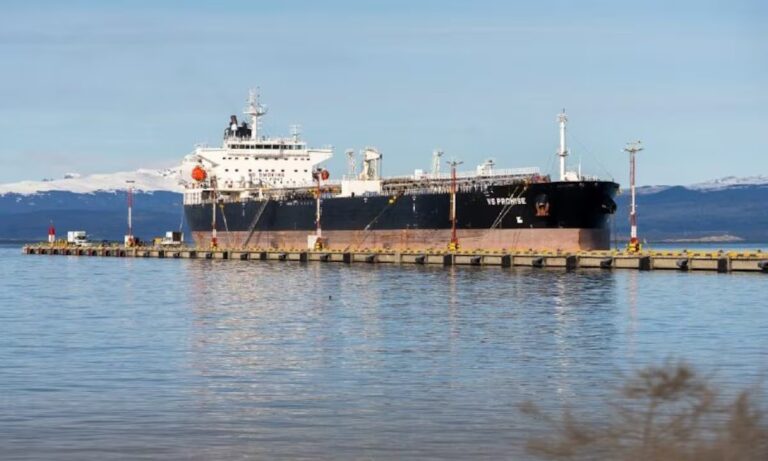 Tierra del Fuego rechaza la presencia de un buque petrolero británico en Ushuaia