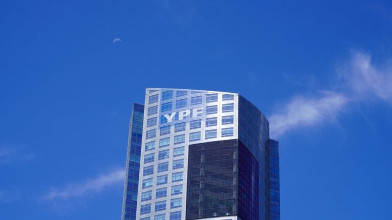 YPF Lanza Proyecto Gigante de Inversión en GNL Valorado en Más de US$ 50.000 Millones