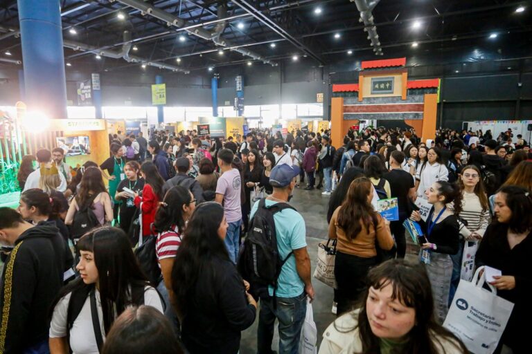 La Búsqueda de Empleo en Argentina: Un Enfoque Multicanal que Prioriza el Networking