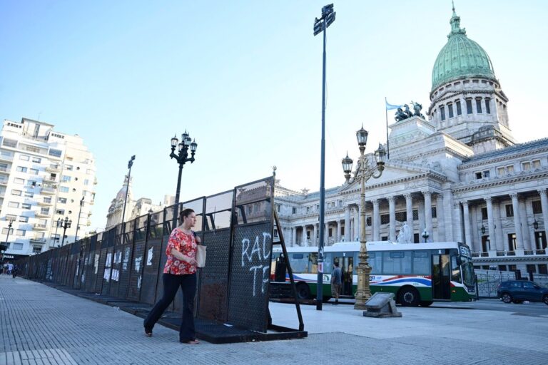 Movilización masiva provoca cierre de calles y cambios en el transporte público en el Congreso