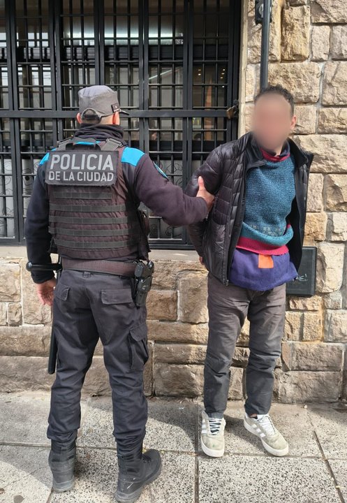Detenido un ladrón con 18 antecedentes tras fallido intento de robo en una librería