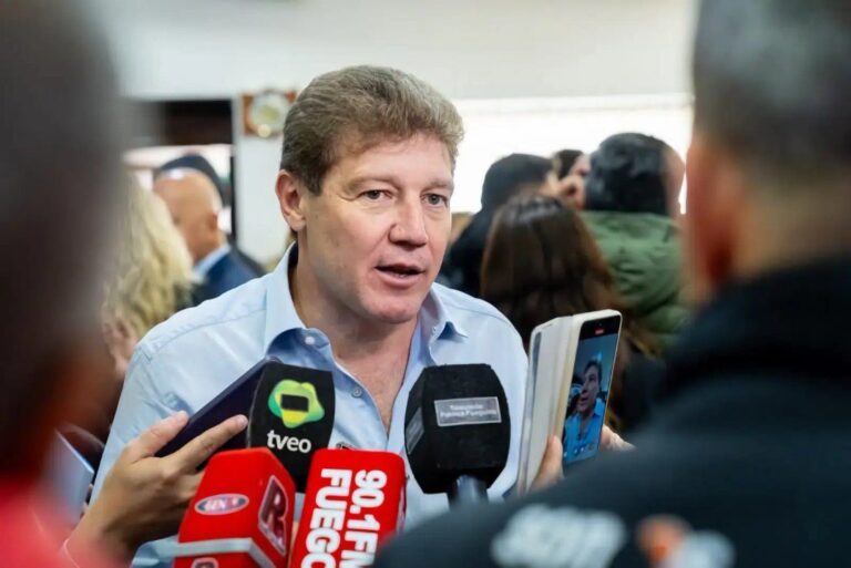 Tierra del Fuego sin clases: Docentes inician paro indefinido tras receso invernal