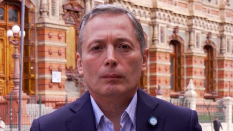 Fernando Gray Impulsa Acción Judicial Contra la Privatización de AySA