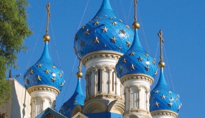La Catedral de las Cúpulas Azules: Un Tesoro Arquitectónico en San Telmo
