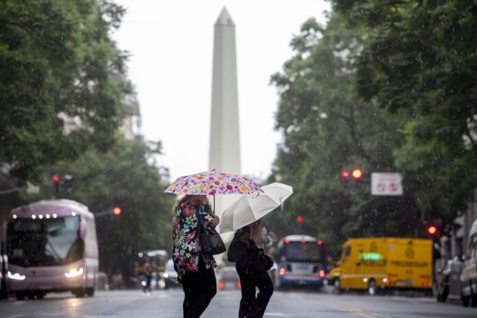 Previsión Climática para el Lunes: Lluvias y Temperaturas Moderadas en el AMBA