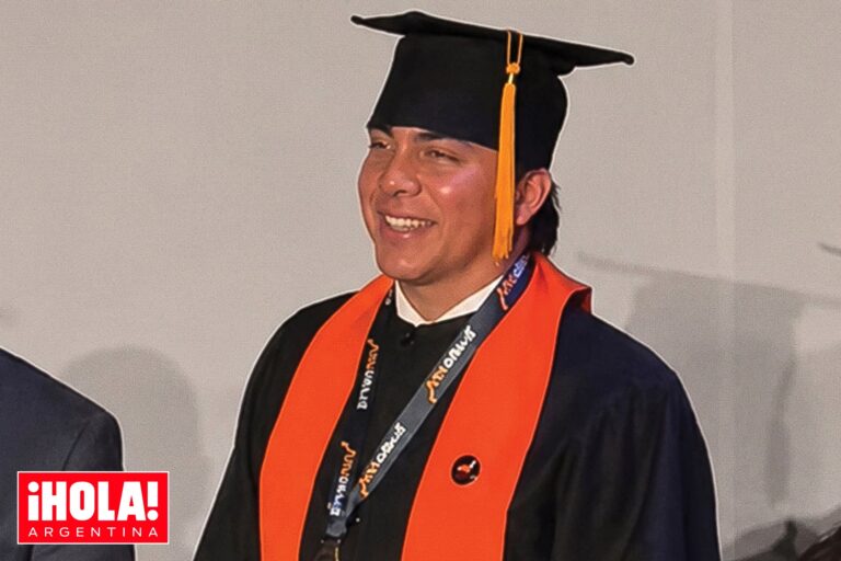 Cristian Castro Celebra su Graduación: Un Logro Personal a los 51 Años