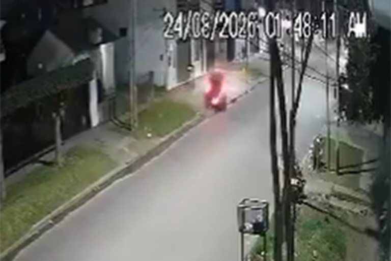 Trágico accidente en Quilmes: automovilista muere tras chocar contra un local comercial