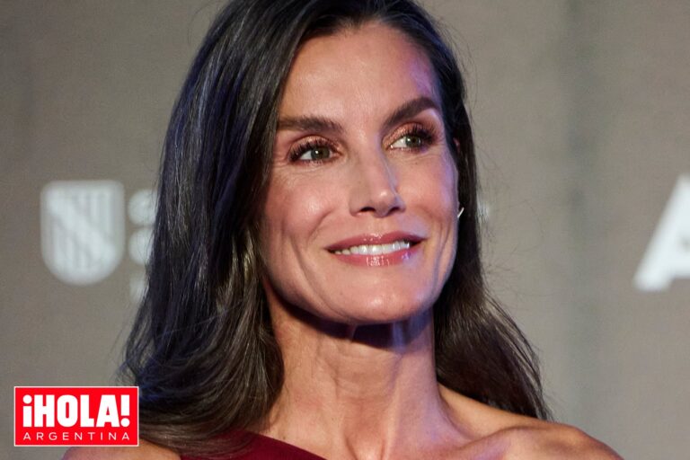 El Abanico: El Accesorio Esencial de la Reina Letizia en Verano
