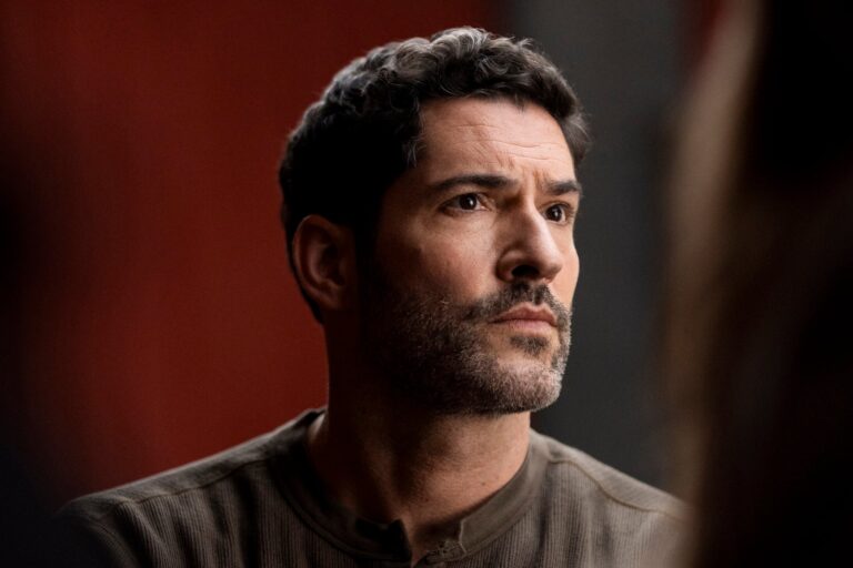 Tom Ellis: Del Diablo al Espionaje en su Nuevo Protagonismo
