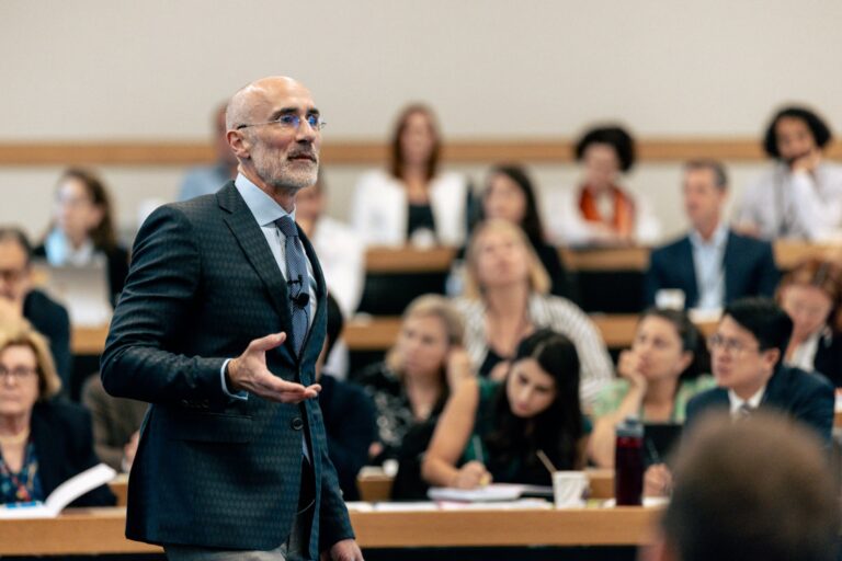 El Secreto de la Felicidad: Nunca Dejar de Aprender, según Arthur Brooks