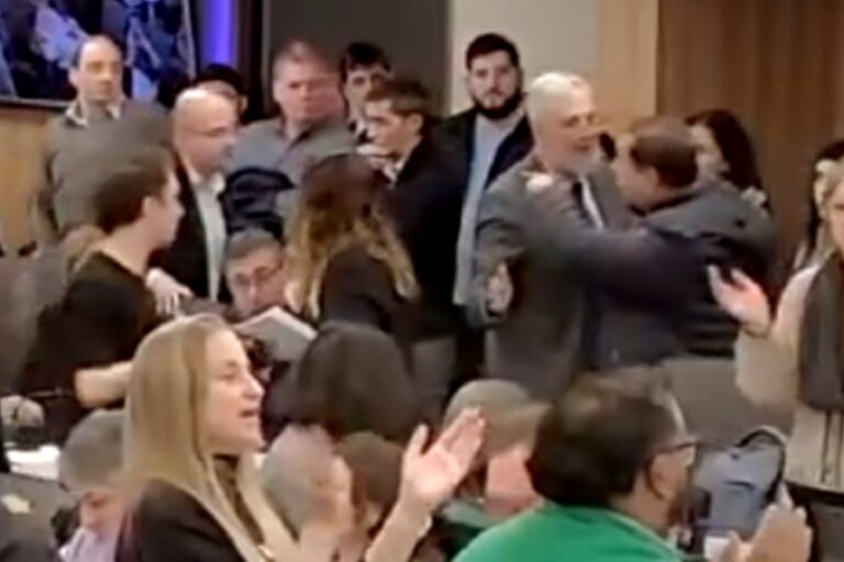 Escándalo en Diputados: Un padre confronta a legisladores durante presentación del Coro de Niños