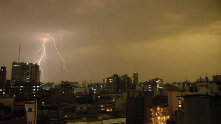El fenómeno de El Niño provoca cielos grises en el AMBA: pronóstico y alertas