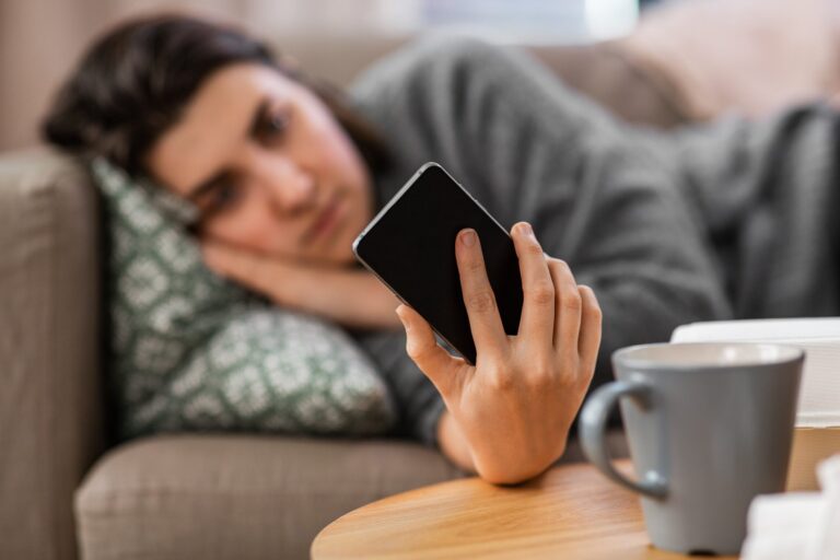 La Ciencia Desmonta el Mito: ¿Desconectarse de las Redes Sociales Realmente Aumenta la Felicidad?