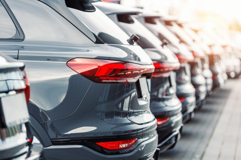 Creatividad en la venta de autos: Regalos y descuentos en un mercado complicado
