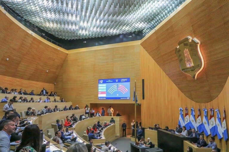 Irregularidades en la Legislatura de Córdoba: Un desafío para el peronismo provincial