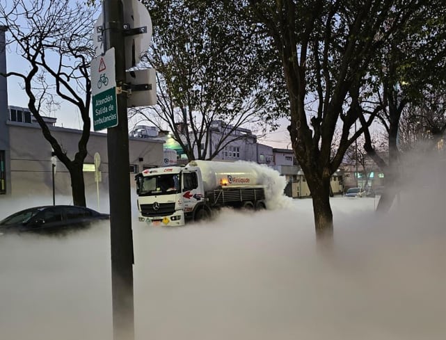 Alerta Sanitaria en Monte Castro: Camión Derrama Oxígeno Líquido Frente a un Hospital