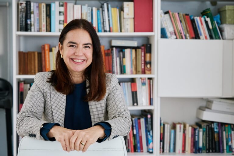 La cátedra de la felicidad que conquista a los estudiantes y genera lista de espera