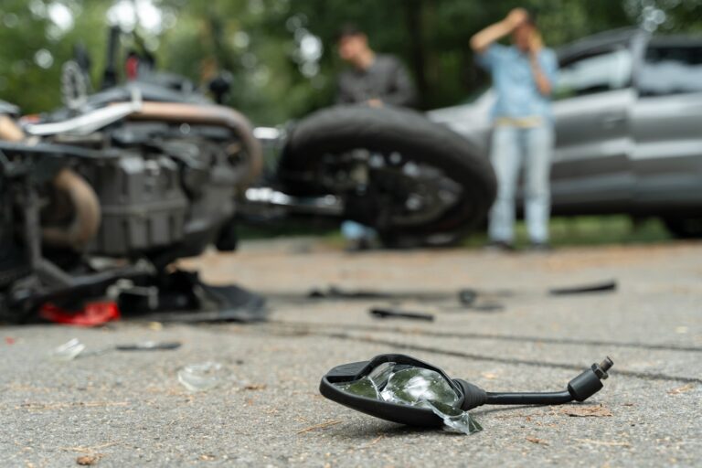 Consejos Esenciales para Motociclistas en Días Fríos: Prevención y Seguridad