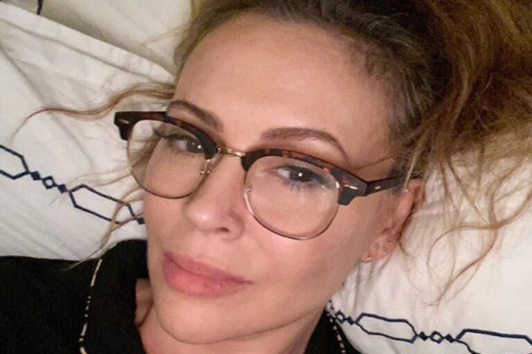 Alyssa Milano Revive su Lucha Personal con la Ansiedad Posparto en Medio del Juicio a Lindsay Clancy