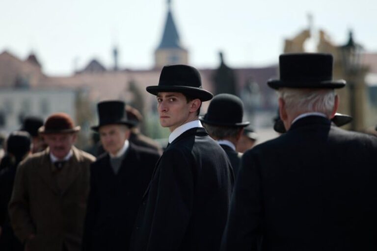 «Franz»: Un Viaje Cinematográfico a la Mente de Kafka