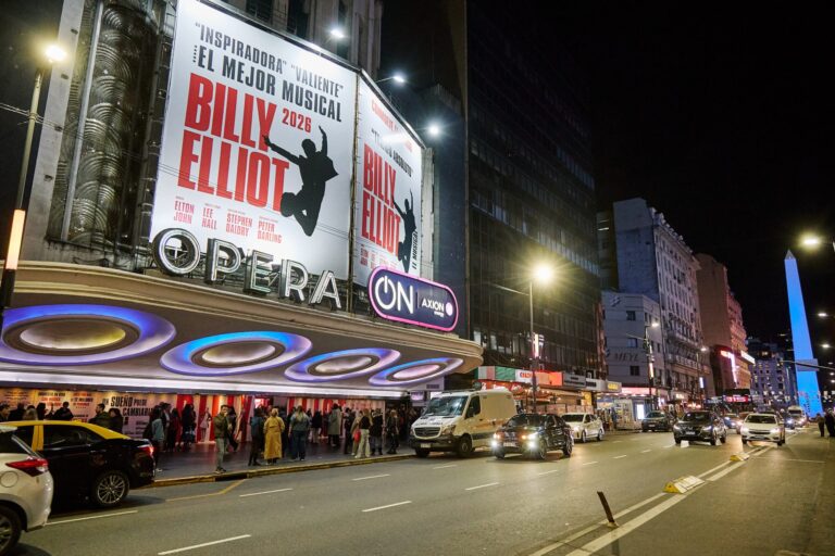 El Teatro Ópera Celebra 90 Años: Un Viaje a Través de su Historia y Misterios