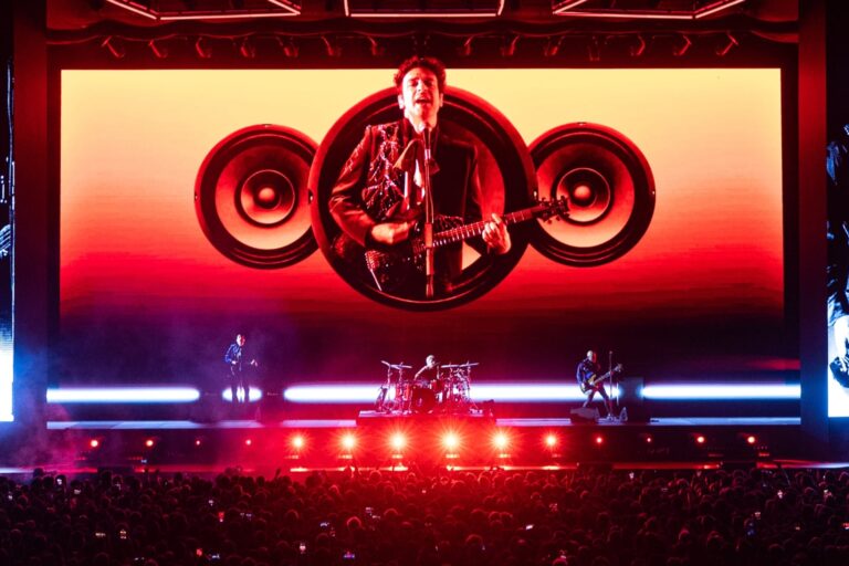 Soda Stereo Rinde Homenaje a Gustavo Cerati en una Noche Inolvidable