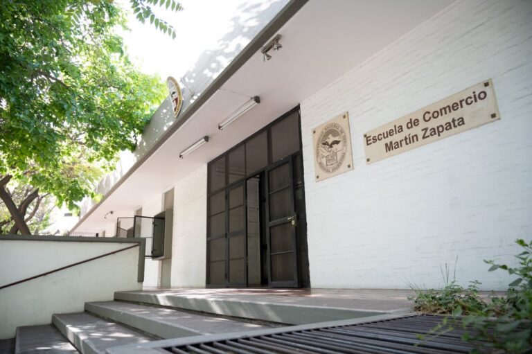 Escándalo en Mendoza: Vicedirector apartado por proyectar imágenes sexuales en clase