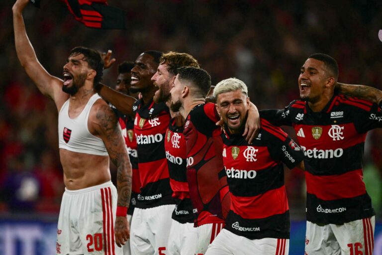 Flamengo avanza a cuartos de final tras vencer a Cruzeiro en un emocionante partido