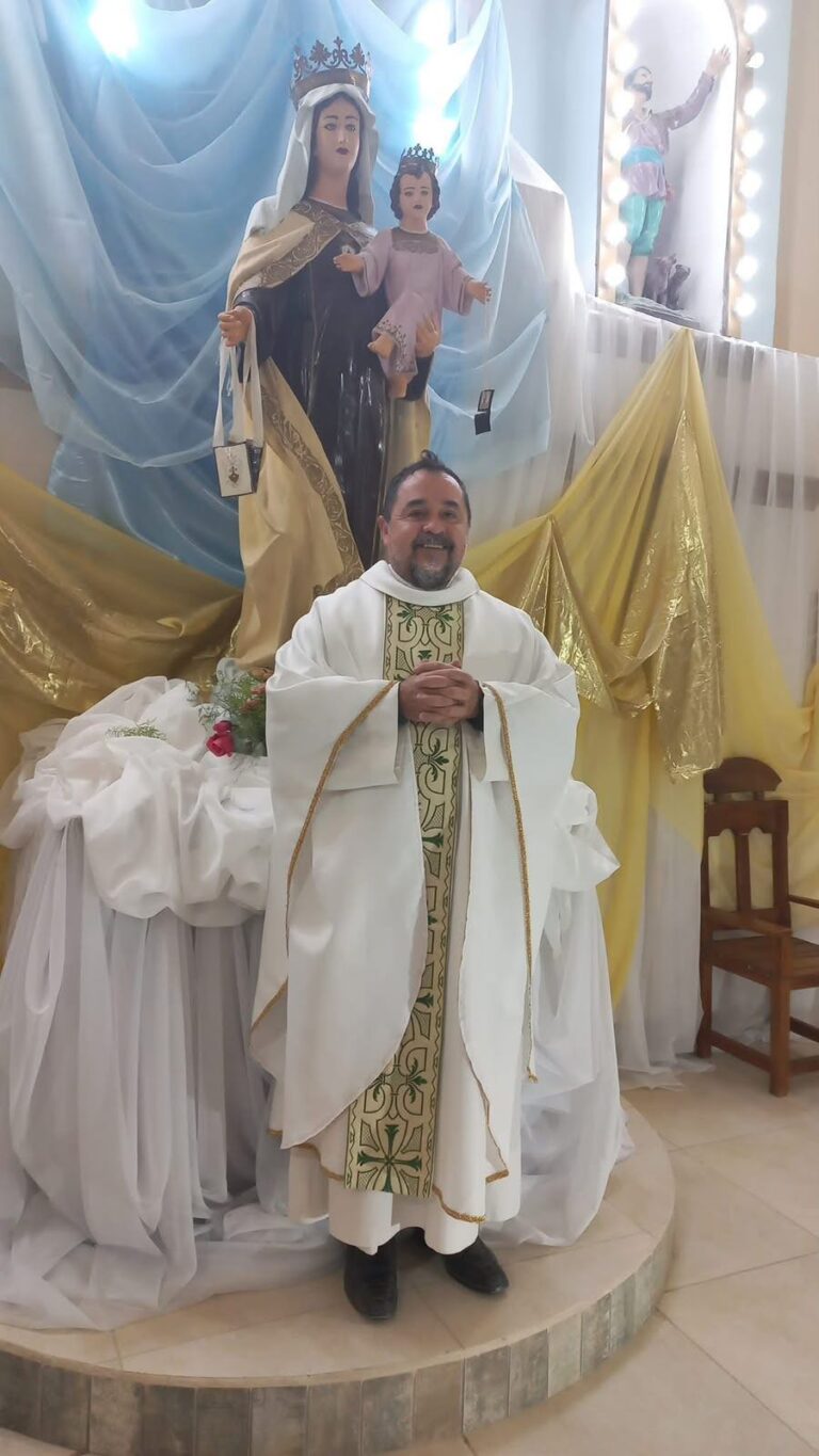 Sacerdote choca a jóvenes en moto y se da a la fuga: alegó que la música estaba demasiado alta