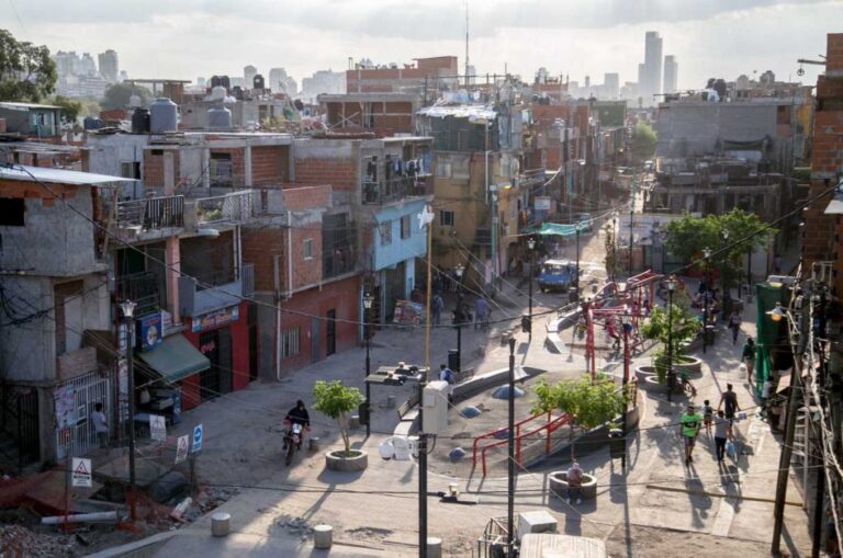 Crisis de Endeudamiento: El 60% de las Familias en Barrios Populares Lucha por Sobrevivir