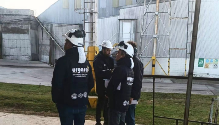 Crisis en el Puerto de Bahía Blanca: Más de 400 camiones varados por conflicto salarial