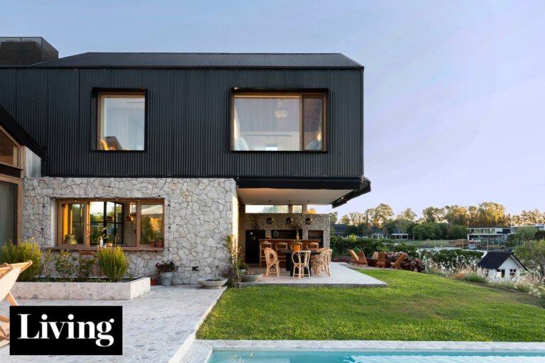 Una Casa que Captura la Luz: Diseño Nórdico en el Corazón de Tigre