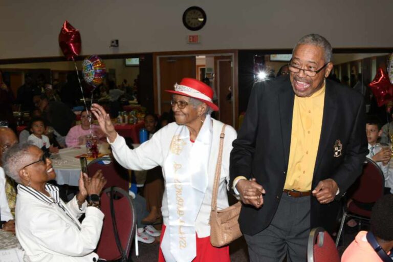 Susan Young Browne, la mujer de 108 años que sigue conduciendo y entrenando