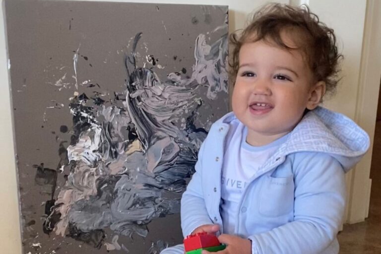 Increíble historia de un bebé prodigio: el artista más joven en recibir un récord Guinness