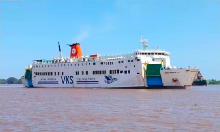 Desaparecidos tras el hundimiento de un barco en el mar de Java: se intensifican las labores de rescate