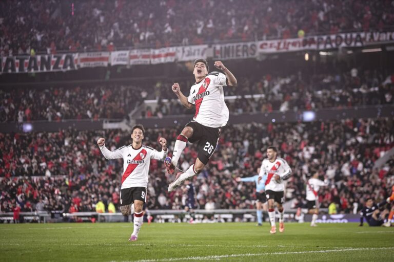 River Plate Se Impone con Estilo y Golazos en el Monumental